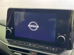 【メーカー９型純正ナビ】インテリアに溶け込むスタイリッシュな「専用設計」メーカーナビを装備♪視認性や操作性など基本性能にも優れ、より上質なカーライフをお楽しみいただけます。 4