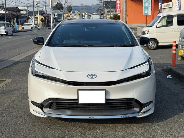 プリウス Ｚ　デジタルインナーミラー　ＢＳＭ　モデリスタエアロ　パワーバックドア　黒革シート　パノラマルーフ　置くだけ充電　モデリスタアルミホイール　ＥＴＣ２．０　シートヒーター　ハンドルヒーター（4枚目）