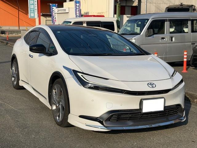 プリウス Ｚ　デジタルインナーミラー　ＢＳＭ　モデリスタエアロ　パワーバックドア　黒革シート　パノラマルーフ　置くだけ充電　モデリスタアルミホイール　ＥＴＣ２．０　シートヒーター　ハンドルヒーター（5枚目）