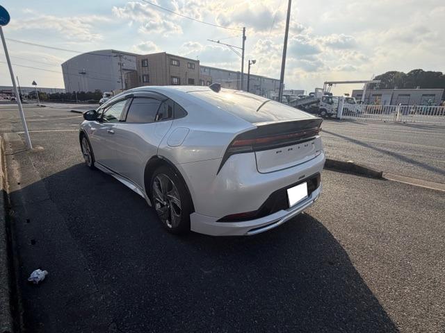 プリウス Ｚ　デジタルインナーミラー　ＢＳＭ　モデリスタエアロ　パワーバックドア　黒革シート　パノラマルーフ　置くだけ充電　モデリスタアルミホイール　ＥＴＣ２．０　シートヒーター　ハンドルヒーター（8枚目）