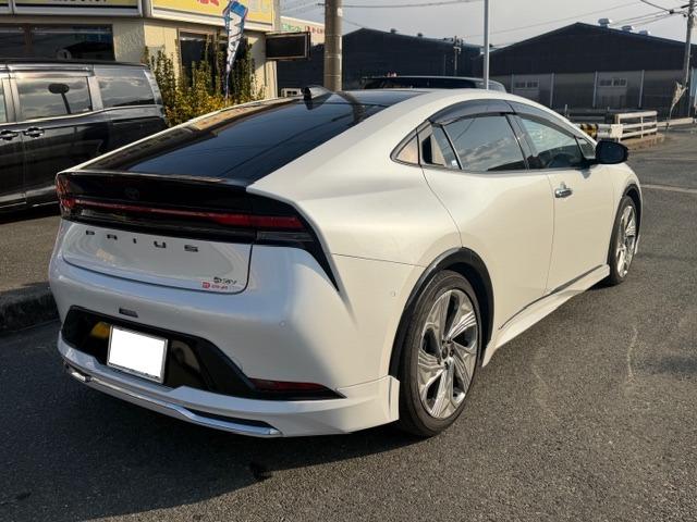 プリウス Ｚ　デジタルインナーミラー　ＢＳＭ　モデリスタエアロ　パワーバックドア　黒革シート　パノラマルーフ　置くだけ充電　モデリスタアルミホイール　ＥＴＣ２．０　シートヒーター　ハンドルヒーター（10枚目）