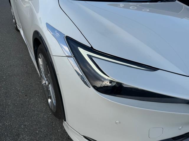 プリウス Ｚ　デジタルインナーミラー　ＢＳＭ　モデリスタエアロ　パワーバックドア　黒革シート　パノラマルーフ　置くだけ充電　モデリスタアルミホイール　ＥＴＣ２．０　シートヒーター　ハンドルヒーター（11枚目）