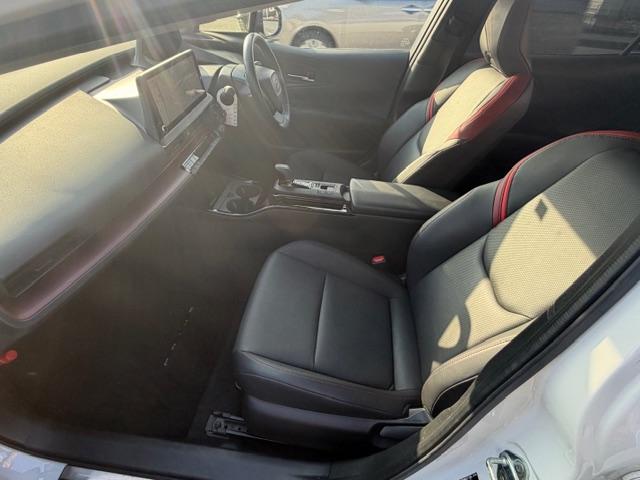 プリウス Ｚ　デジタルインナーミラー　ＢＳＭ　モデリスタエアロ　パワーバックドア　黒革シート　パノラマルーフ　置くだけ充電　モデリスタアルミホイール　ＥＴＣ２．０　シートヒーター　ハンドルヒーター（15枚目）