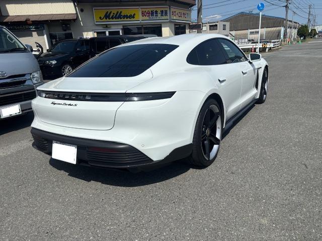 タイカン タイカン　ターボＳ　スポーツデザインＰＫＧ　カーボン　パワートランク　ＰＡＳＭ　エアサス　ＢＯＳＥ　パフォーマンスバッテリープラス　前後シートヒーター（5枚目）