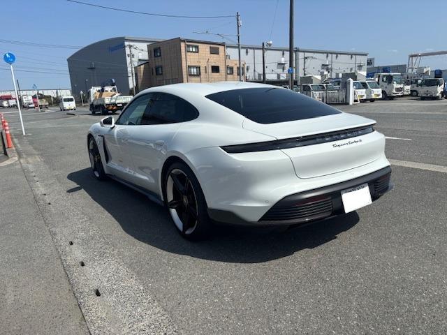 タイカン タイカン　ターボＳ　スポーツデザインＰＫＧ　カーボン　パワートランク　ＰＡＳＭ　エアサス　ＢＯＳＥ　パフォーマンスバッテリープラス　前後シートヒーター（7枚目）