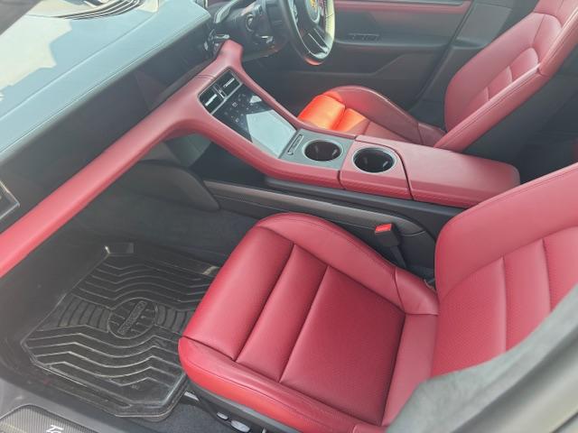 タイカン タイカン　ターボＳ　スポーツデザインＰＫＧ　カーボン　パワートランク　ＰＡＳＭ　エアサス　ＢＯＳＥ　パフォーマンスバッテリープラス　前後シートヒーター（13枚目）