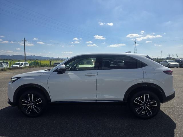 ヴェゼル ｅ：ＨＥＶ　Ｚ　ホンダコネクト９インチナビ　ＬＥＤヘッドライト　純正１８インチアルミ　ハーフレザーシート　ワンオーナー　スペアキー　パワーテールゲート　ブラインドスポットインフォメーション（5枚目）