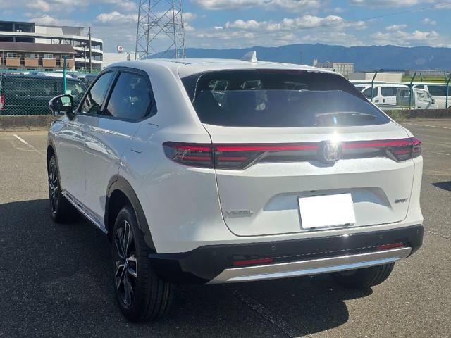 ヴェゼル ｅ：ＨＥＶ　Ｚ　ホンダコネクト９インチナビ　ＬＥＤヘッドライト　純正１８インチアルミ　ハーフレザーシート　ワンオーナー　スペアキー　パワーテールゲート　ブラインドスポットインフォメーション（6枚目）