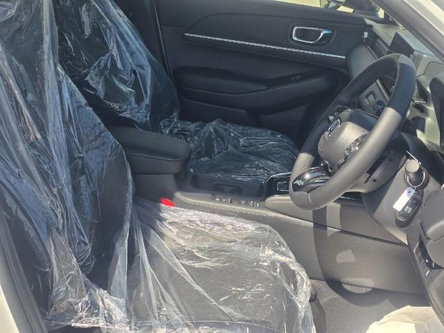 ヴェゼル ｅ：ＨＥＶ　Ｚ　ホンダコネクト９インチナビ　ＬＥＤヘッドライト　純正１８インチアルミ　ハーフレザーシート　ワンオーナー　スペアキー　パワーテールゲート　ブラインドスポットインフォメーション（13枚目）