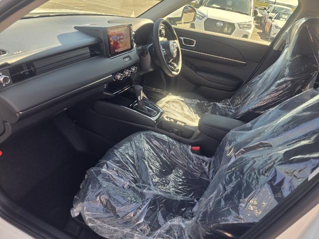 ヴェゼル ｅ：ＨＥＶ　Ｚ　ホンダコネクト９インチナビ　ＬＥＤヘッドライト　純正１８インチアルミ　ハーフレザーシート　ワンオーナー　スペアキー　パワーテールゲート　ブラインドスポットインフォメーション（14枚目）