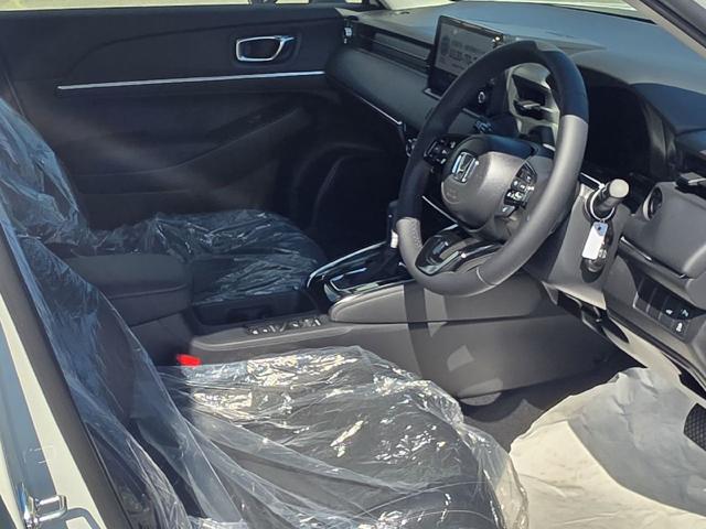 ヴェゼル ｅ：ＨＥＶ　Ｚ　ホンダコネクト９インチナビ　ＬＥＤヘッドライト　純正１８インチアルミ　ハーフレザーシート　ワンオーナー　スペアキー　パワーテールゲート　ブラインドスポットインフォメーション（15枚目）