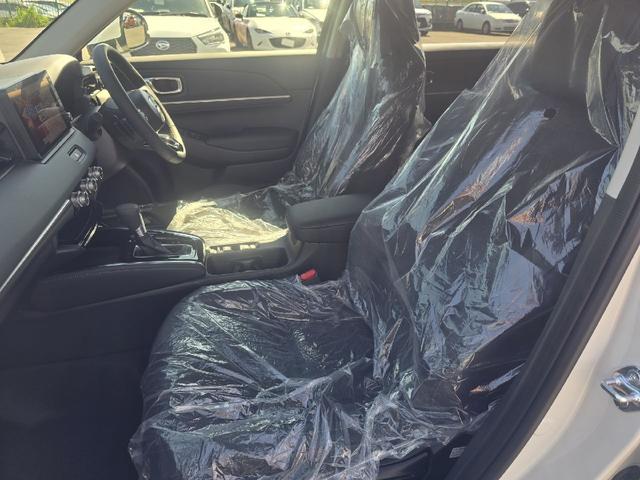 ヴェゼル ｅ：ＨＥＶ　Ｚ　ホンダコネクト９インチナビ　ＬＥＤヘッドライト　純正１８インチアルミ　ハーフレザーシート　ワンオーナー　スペアキー　パワーテールゲート　ブラインドスポットインフォメーション（16枚目）