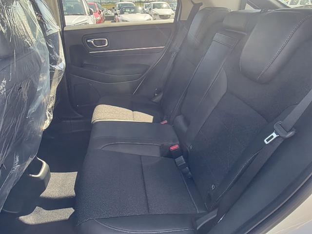 ヴェゼル ｅ：ＨＥＶ　Ｚ　ホンダコネクト９インチナビ　ＬＥＤヘッドライト　純正１８インチアルミ　ハーフレザーシート　ワンオーナー　スペアキー　パワーテールゲート　ブラインドスポットインフォメーション（18枚目）