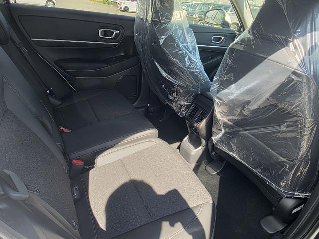 ヴェゼル ｅ：ＨＥＶ　Ｚ　ホンダコネクト９インチナビ　ＬＥＤヘッドライト　純正１８インチアルミ　ハーフレザーシート　ワンオーナー　スペアキー　パワーテールゲート　ブラインドスポットインフォメーション（19枚目）