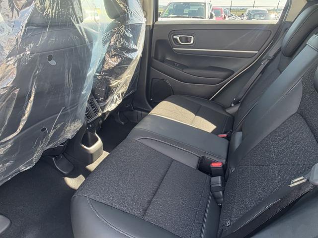 ヴェゼル ｅ：ＨＥＶ　Ｚ　ホンダコネクト９インチナビ　ＬＥＤヘッドライト　純正１８インチアルミ　ハーフレザーシート　ワンオーナー　スペアキー　パワーテールゲート　ブラインドスポットインフォメーション（20枚目）