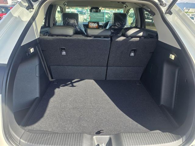 ヴェゼル ｅ：ＨＥＶ　Ｚ　ホンダコネクト９インチナビ　ＬＥＤヘッドライト　純正１８インチアルミ　ハーフレザーシート　ワンオーナー　スペアキー　パワーテールゲート　ブラインドスポットインフォメーション（21枚目）