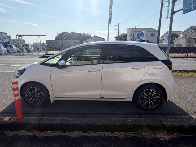 フィット ｅ：ＨＥＶリュクス　純正前後ドラレコ　フルセグＴＶ　バックカメラ　ＥＴＣ　スマートキー×２ＧＰＳレーダー　ワンオーナー（6枚目）