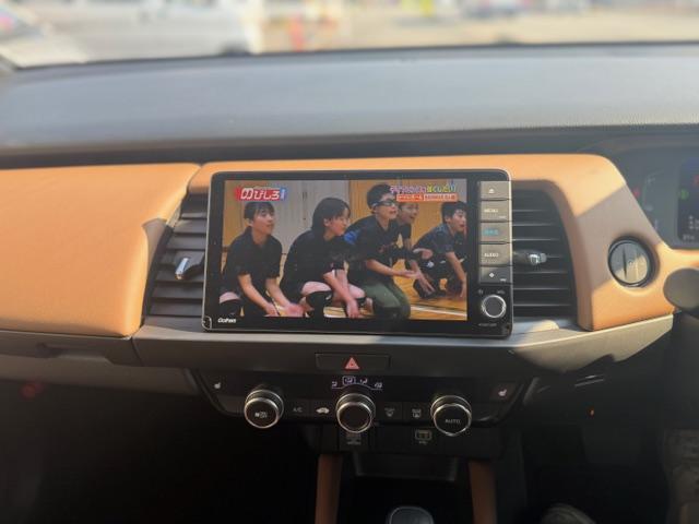 フィット ｅ：ＨＥＶリュクス　純正前後ドラレコ　フルセグＴＶ　バックカメラ　ＥＴＣ　スマートキー×２ＧＰＳレーダー　ワンオーナー（18枚目）