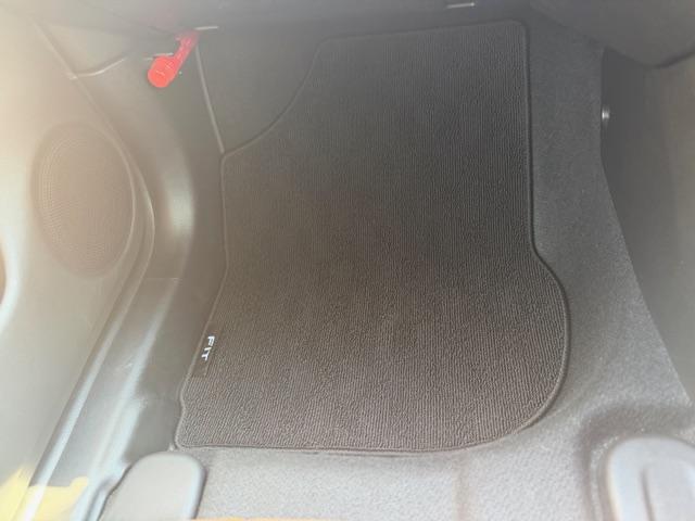 フィット ｅ：ＨＥＶリュクス　純正前後ドラレコ　フルセグＴＶ　バックカメラ　ＥＴＣ　スマートキー×２ＧＰＳレーダー　ワンオーナー（27枚目）