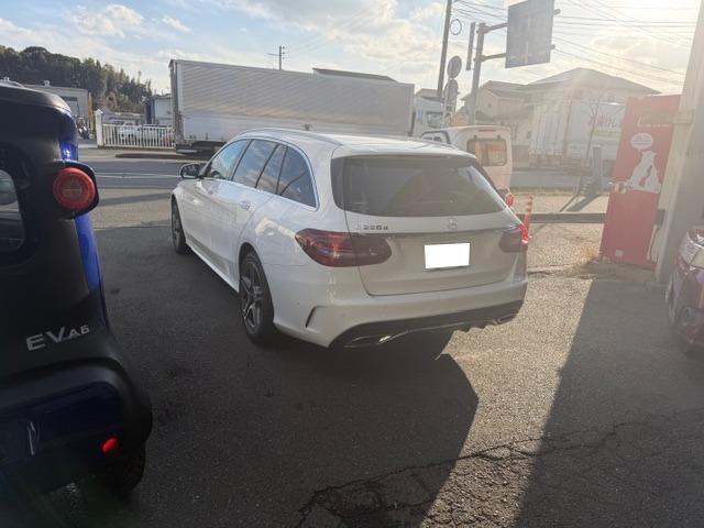 Ｃクラスステーションワゴン Ｃ２２０ｄ　ステーションワゴンローレウスエディション　純正ナビ　バックカメラ　アンビエントライト　ＥＴＣ　ディーゼルエンジン　黒革シート　ＴＶキット（5枚目）