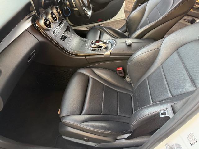 Ｃクラスステーションワゴン Ｃ２２０ｄ　ステーションワゴンローレウスエディション　純正ナビ　バックカメラ　アンビエントライト　ＥＴＣ　ディーゼルエンジン　黒革シート　ＴＶキット（7枚目）