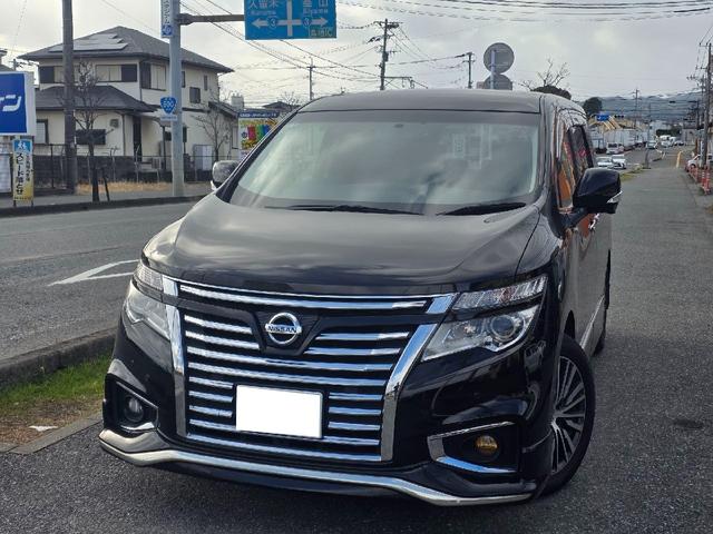 エルグランド ２５０ハイウェイスタープレミアム　両側パワースライドドア　フルセグＴＶ　アラウンドビューモニター　後席エンターテイメントシステム　ＥＴＣ　前後ドライブレコーダー　革シート　１８インチＡＷ　クルーズコントロール　ＴＶキャンセラー（3枚目）