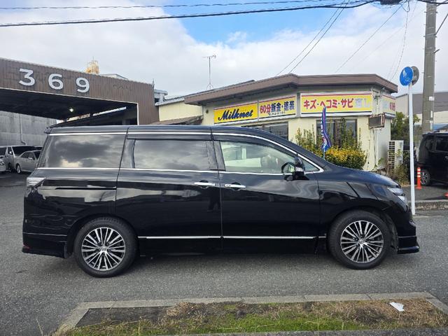 エルグランド ２５０ハイウェイスタープレミアム　両側パワースライドドア　フルセグＴＶ　アラウンドビューモニター　後席エンターテイメントシステム　ＥＴＣ　前後ドライブレコーダー　革シート　１８インチＡＷ　クルーズコントロール　ＴＶキャンセラー（5枚目）