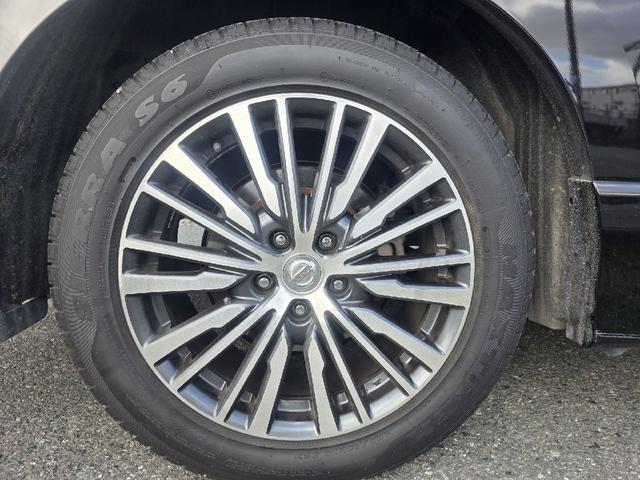 エルグランド ２５０ハイウェイスタープレミアム　両側パワースライドドア　フルセグＴＶ　アラウンドビューモニター　後席エンターテイメントシステム　ＥＴＣ　前後ドライブレコーダー　革シート　１８インチＡＷ　クルーズコントロール　ＴＶキャンセラー（10枚目）