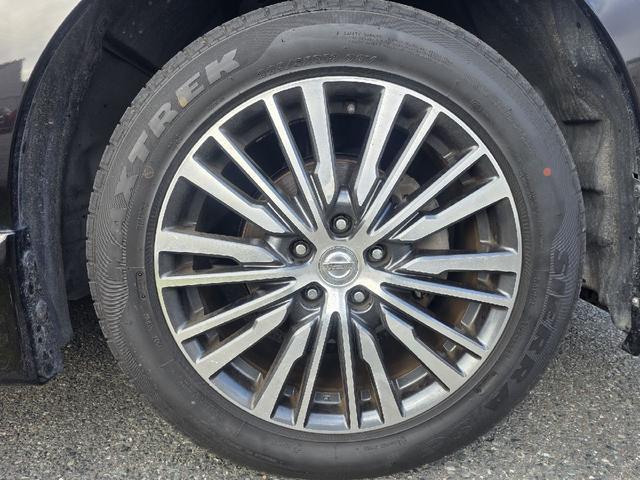 エルグランド ２５０ハイウェイスタープレミアム　両側パワースライドドア　フルセグＴＶ　アラウンドビューモニター　後席エンターテイメントシステム　ＥＴＣ　前後ドライブレコーダー　革シート　１８インチＡＷ　クルーズコントロール　ＴＶキャンセラー（11枚目）