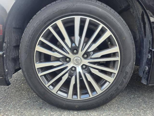 エルグランド ２５０ハイウェイスタープレミアム　両側パワースライドドア　フルセグＴＶ　アラウンドビューモニター　後席エンターテイメントシステム　ＥＴＣ　前後ドライブレコーダー　革シート　１８インチＡＷ　クルーズコントロール　ＴＶキャンセラー（12枚目）