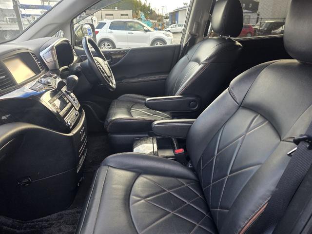 エルグランド ２５０ハイウェイスタープレミアム　両側パワースライドドア　フルセグＴＶ　アラウンドビューモニター　後席エンターテイメントシステム　ＥＴＣ　前後ドライブレコーダー　革シート　１８インチＡＷ　クルーズコントロール　ＴＶキャンセラー（13枚目）