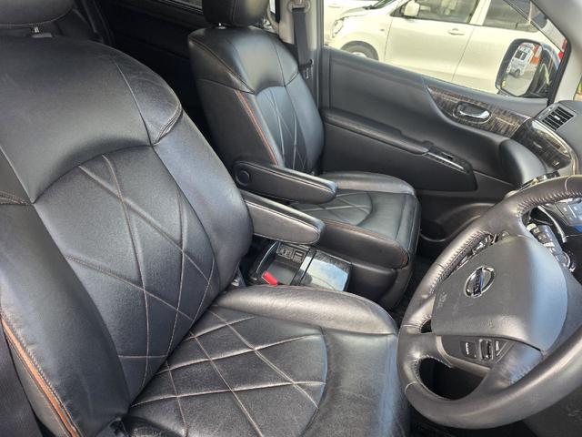 エルグランド ２５０ハイウェイスタープレミアム　両側パワースライドドア　フルセグＴＶ　アラウンドビューモニター　後席エンターテイメントシステム　ＥＴＣ　前後ドライブレコーダー　革シート　１８インチＡＷ　クルーズコントロール　ＴＶキャンセラー（14枚目）