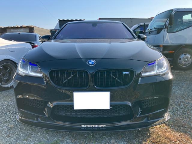 Ｍ５ Ｍ５　ローダウン　赤革シート　電動シート　シートベンチレーター　社外２１インチアルミ　社外マフラー　サンルーフ　電動リアゲート　ドライブレコーダー（3枚目）