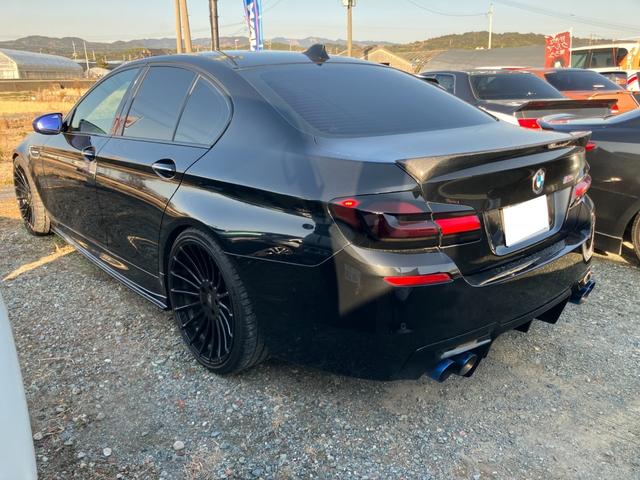 Ｍ５ Ｍ５　ローダウン　赤革シート　電動シート　シートベンチレーター　社外２１インチアルミ　社外マフラー　サンルーフ　電動リアゲート　ドライブレコーダー（12枚目）