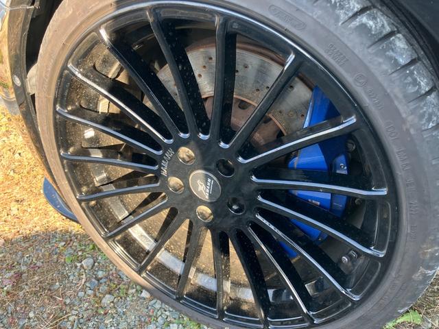 Ｍ５ Ｍ５　ローダウン　赤革シート　電動シート　シートベンチレーター　社外２１インチアルミ　社外マフラー　サンルーフ　電動リアゲート　ドライブレコーダー（18枚目）