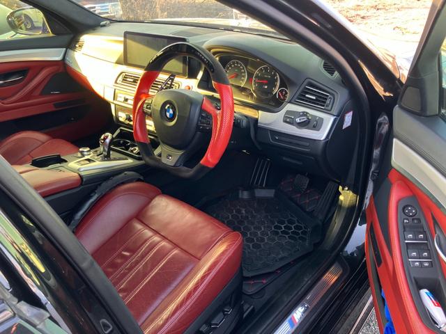 Ｍ５ Ｍ５　ローダウン　赤革シート　電動シート　シートベンチレーター　社外２１インチアルミ　社外マフラー　サンルーフ　電動リアゲート　ドライブレコーダー（25枚目）