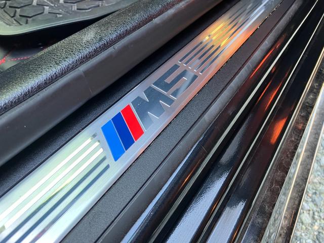 Ｍ５ Ｍ５　ローダウン　赤革シート　電動シート　シートベンチレーター　社外２１インチアルミ　社外マフラー　サンルーフ　電動リアゲート　ドライブレコーダー（30枚目）