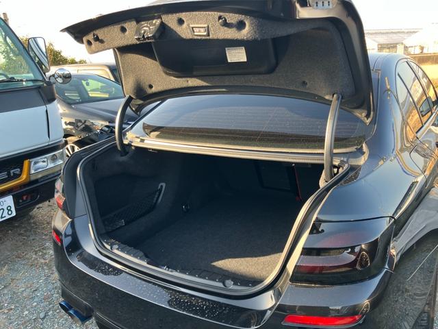 Ｍ５ Ｍ５　ローダウン　赤革シート　電動シート　シートベンチレーター　社外２１インチアルミ　社外マフラー　サンルーフ　電動リアゲート　ドライブレコーダー（44枚目）