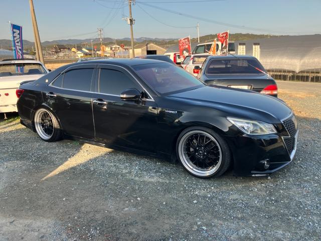 クラウンハイブリッド 　ローダウン　社外１９インチアルミ　レザーインテリア　電動シート　シートヒーター　ナビ　フルセグＴＶ　バックカメラ　ドライブレコーダー（8枚目）