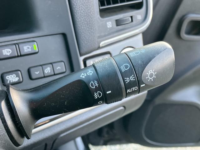 クラウンハイブリッド 　ローダウン　社外１９インチアルミ　レザーインテリア　電動シート　シートヒーター　ナビ　フルセグＴＶ　バックカメラ　ドライブレコーダー（32枚目）