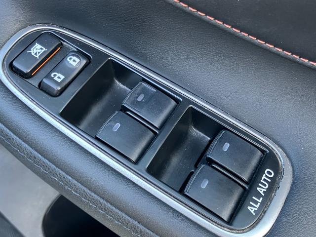 クラウンハイブリッド 　ローダウン　社外１９インチアルミ　レザーインテリア　電動シート　シートヒーター　ナビ　フルセグＴＶ　バックカメラ　ドライブレコーダー（42枚目）