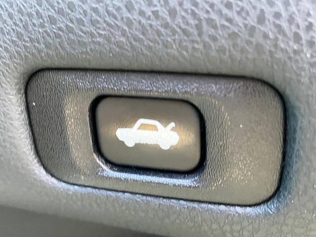 クラウンハイブリッド 　ローダウン　社外１９インチアルミ　レザーインテリア　電動シート　シートヒーター　ナビ　フルセグＴＶ　バックカメラ　ドライブレコーダー（45枚目）