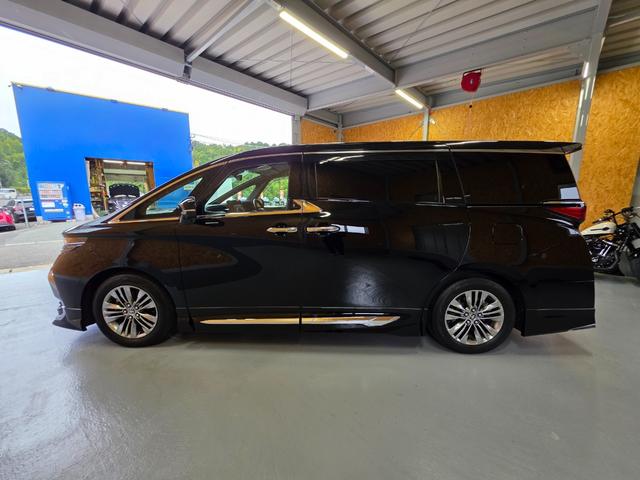 アルファード Ｚ　モデリスタフルエアロ　左右独立ムーンルーフ　デジタルインナーミラー　カラーヘッドアップディスプレイ　パノラミックビューモニター　１４インチディスプレイオーディオ　ＢＳＭ　１３．２型有機ＥＬ後席モニター（3枚目）