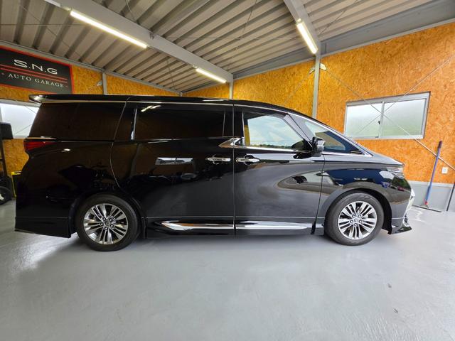 アルファード Ｚ　モデリスタフルエアロ　左右独立ムーンルーフ　デジタルインナーミラー　カラーヘッドアップディスプレイ　パノラミックビューモニター　１４インチディスプレイオーディオ　ＢＳＭ　１３．２型有機ＥＬ後席モニター（4枚目）