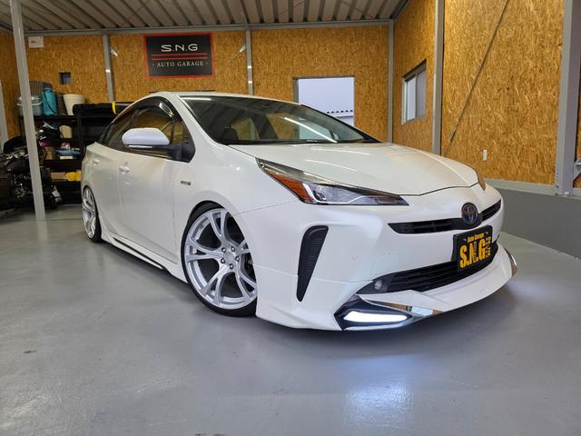 プリウス Ｓ　フルエアロ　車高調　１９インチアルミホイール　ＥＴＣ　ドラレコ　ＬＤＡ　オートハイビーム（2枚目）
