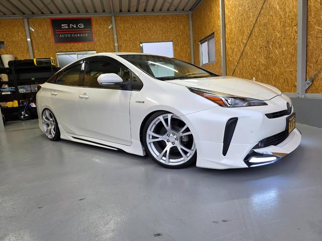 プリウス Ｓ　フルエアロ　車高調　１９インチアルミホイール　ＥＴＣ　ドラレコ　ＬＤＡ　オートハイビーム（4枚目）
