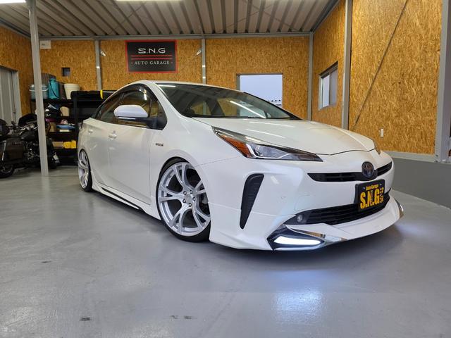 プリウス Ｓ　フルエアロ　車高調　１９インチアルミホイール　ＥＴＣ　ドラレコ　ＬＤＡ　オートハイビーム（6枚目）