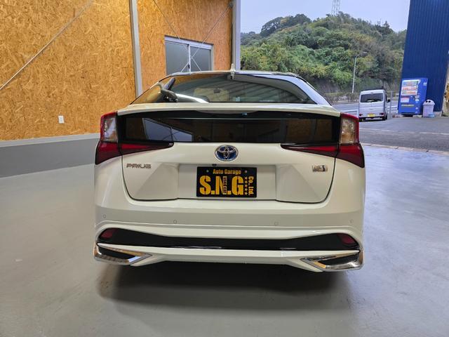 プリウス Ｓ　フルエアロ　車高調　１９インチアルミホイール　ＥＴＣ　ドラレコ　ＬＤＡ　オートハイビーム（8枚目）