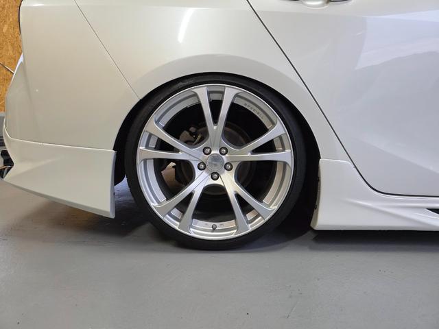 プリウス Ｓ　フルエアロ　車高調　１９インチアルミホイール　ＥＴＣ　ドラレコ　ＬＤＡ　オートハイビーム（14枚目）