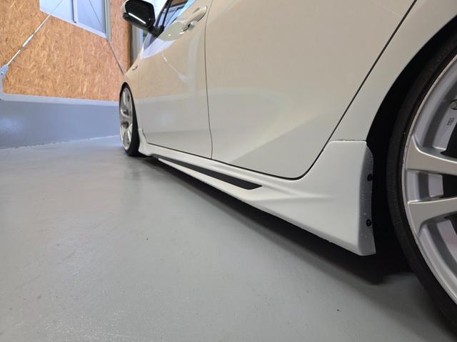 プリウス Ｓ　フルエアロ　車高調　１９インチアルミホイール　ＥＴＣ　ドラレコ　ＬＤＡ　オートハイビーム（17枚目）